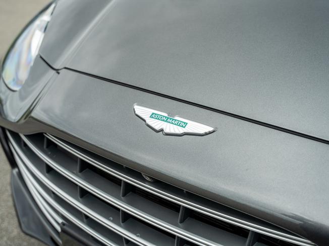 ASTON MARTIN Dbx Photo 39