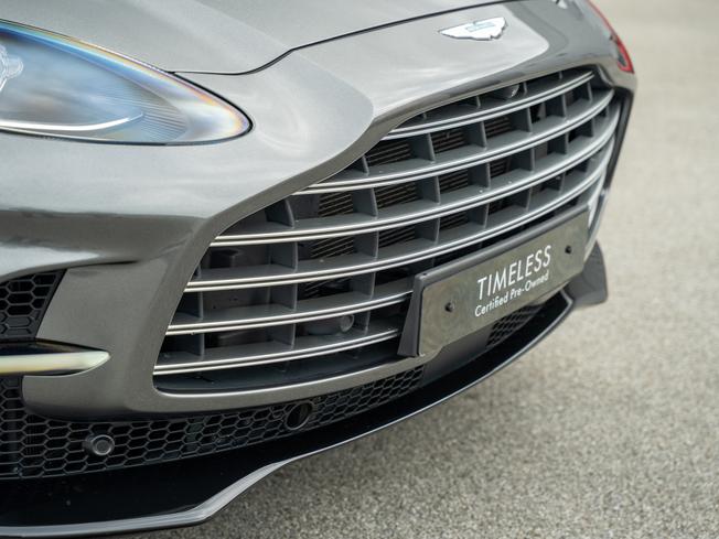 ASTON MARTIN Dbx Photo 41