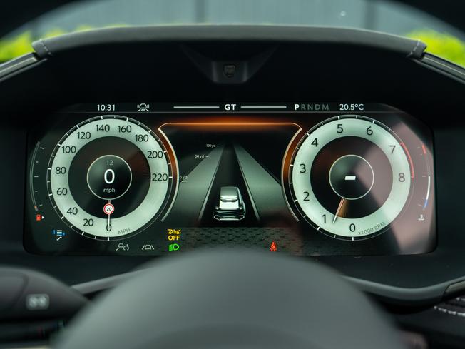 ASTON MARTIN Dbx Photo 6