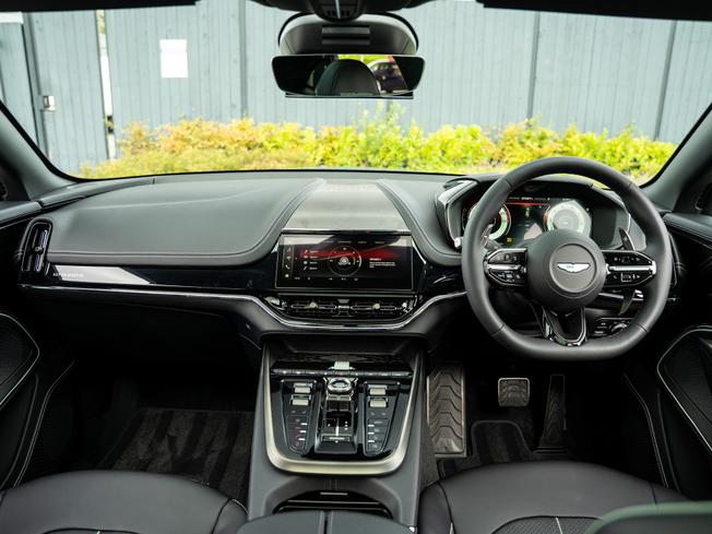 ASTON MARTIN Dbx Photo 10