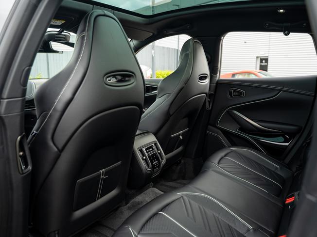ASTON MARTIN Dbx Photo 25