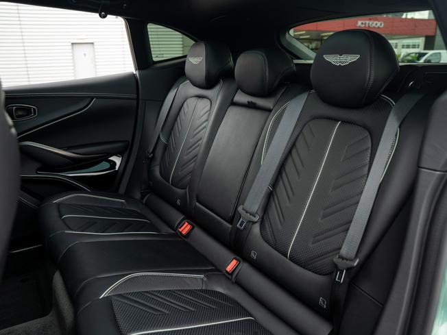 ASTON MARTIN Dbx Photo 26