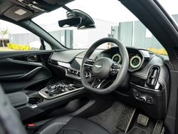 ASTON MARTIN Dbx Photo 3