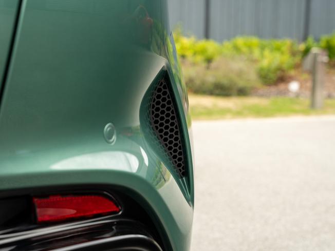 ASTON MARTIN Dbx Photo 37