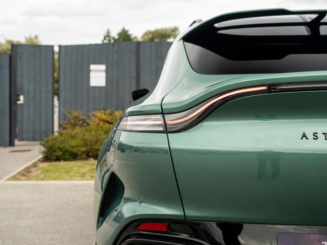ASTON MARTIN Dbx Photo 42