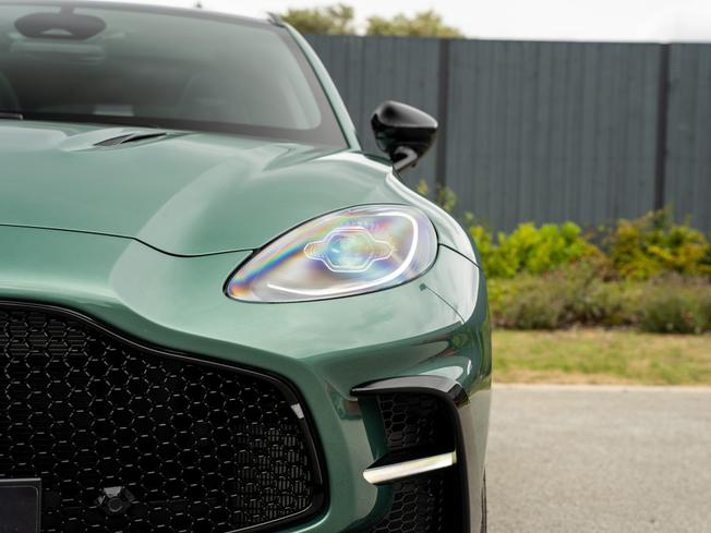 ASTON MARTIN Dbx Photo 44