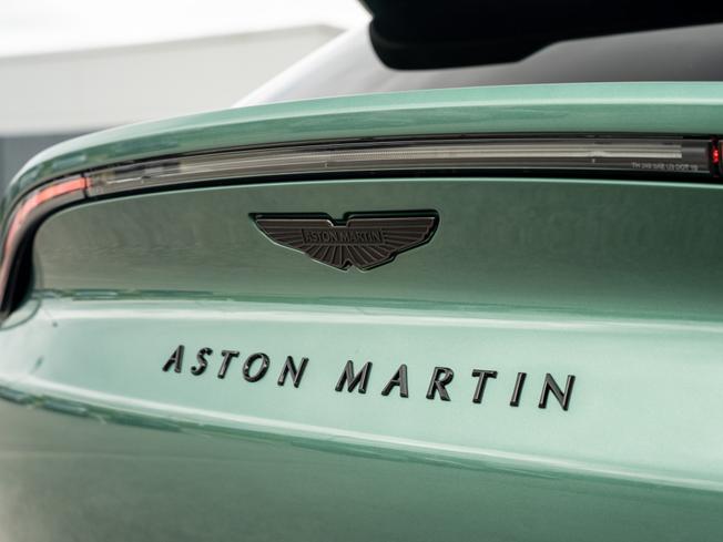 ASTON MARTIN Dbx Photo 8