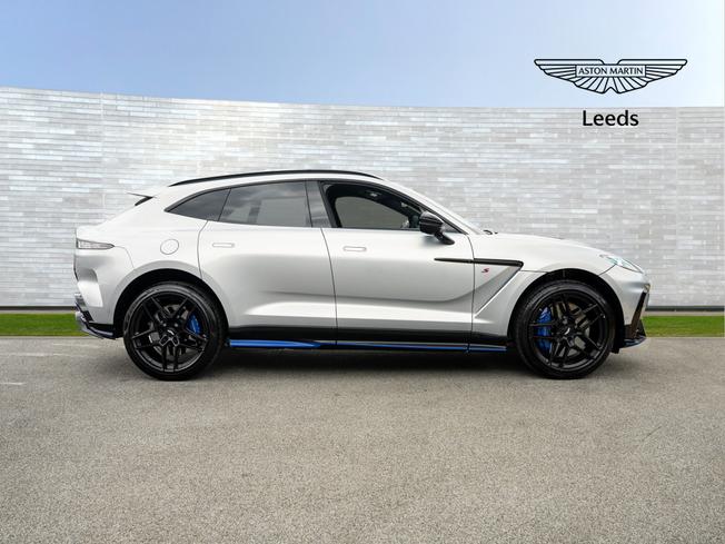ASTON MARTIN Dbx Photo 39