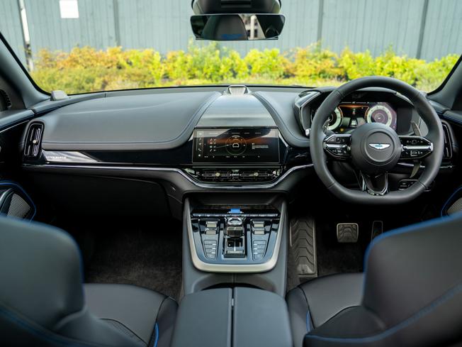 ASTON MARTIN Dbx Photo 10