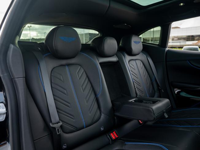 ASTON MARTIN Dbx Photo 25