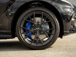ASTON MARTIN Dbx Photo 4
