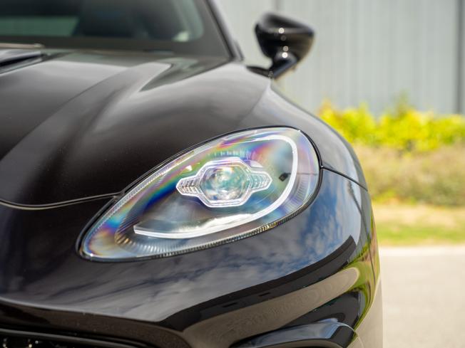 ASTON MARTIN Dbx Photo 45
