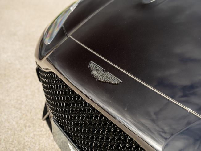 ASTON MARTIN Dbx Photo 46