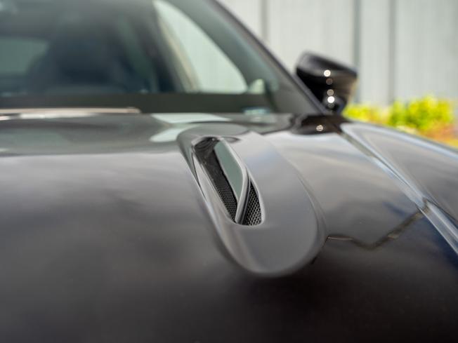 ASTON MARTIN Dbx Photo 47