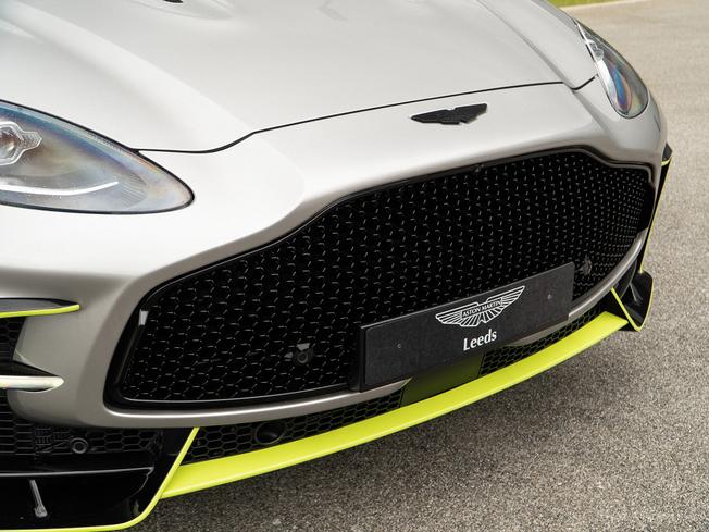 ASTON MARTIN Dbx Photo 45
