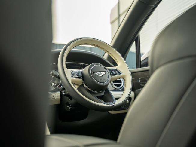 BENTLEY Bentayga Photo 19