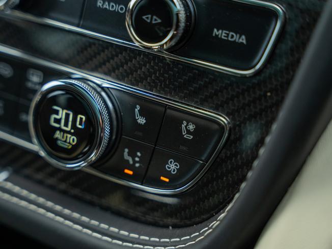 BENTLEY Bentayga Photo 32