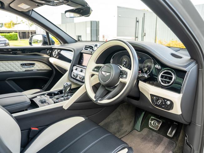 BENTLEY Bentayga Photo 11