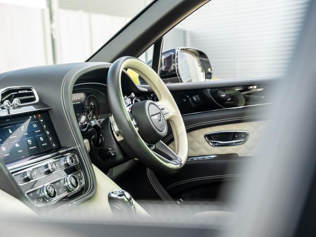 BENTLEY Bentayga Photo 12
