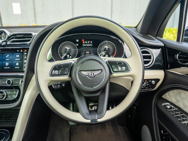 BENTLEY Bentayga Photo 19