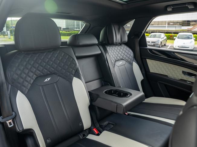 BENTLEY Bentayga Photo 21
