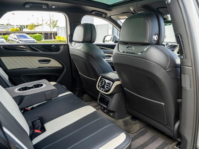 BENTLEY Bentayga Photo 23