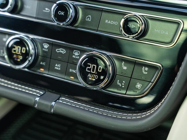 BENTLEY Bentayga Photo 30
