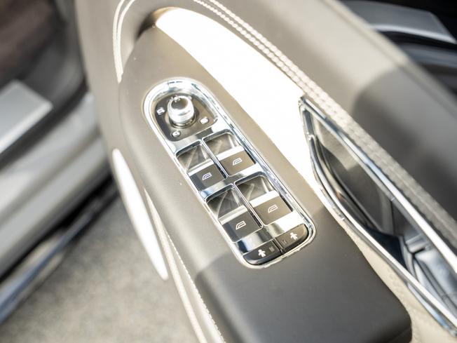 BENTLEY Bentayga Photo 32