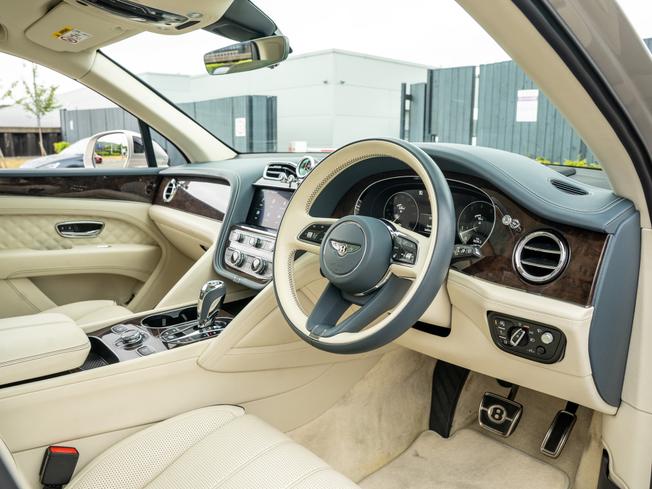 BENTLEY Bentayga Photo 11
