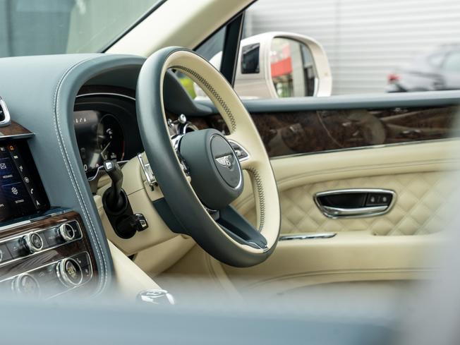 BENTLEY Bentayga Photo 12