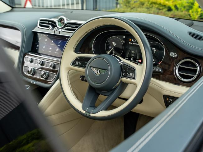 BENTLEY Bentayga Photo 16