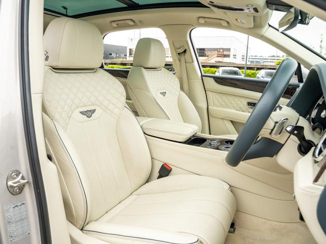 BENTLEY Bentayga Photo 19