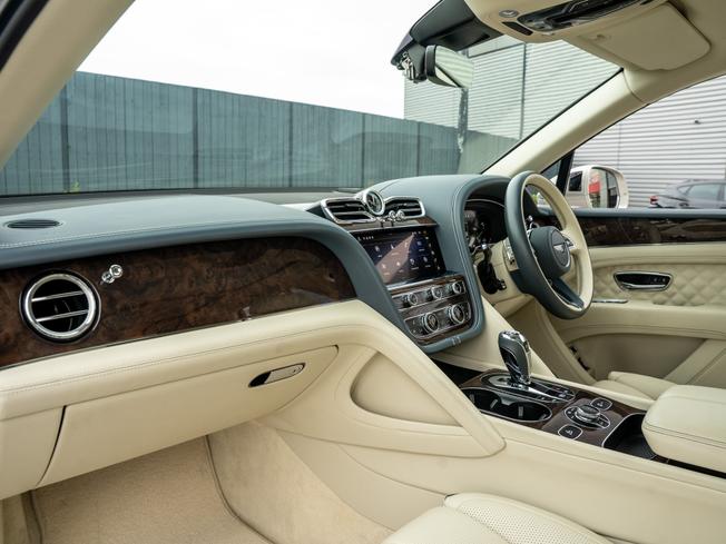 BENTLEY Bentayga Photo 2