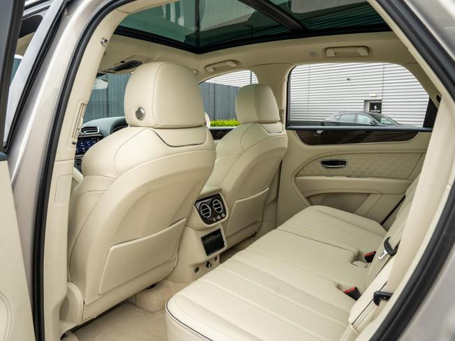 BENTLEY Bentayga Photo 22