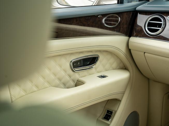 BENTLEY Bentayga Photo 29