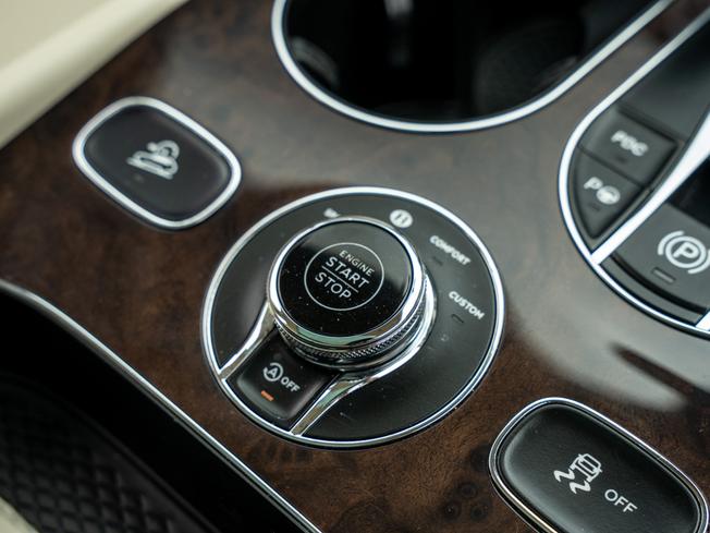 BENTLEY Bentayga Photo 32