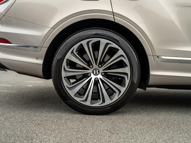 BENTLEY Bentayga Photo 6