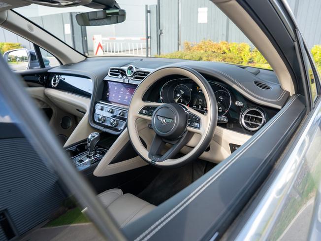 BENTLEY Bentayga Photo 11
