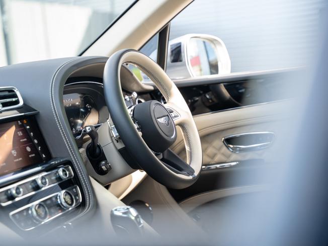 BENTLEY Bentayga Photo 12