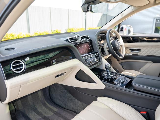 BENTLEY Bentayga Photo 2