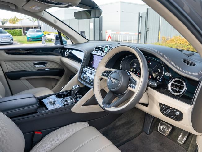 BENTLEY Bentayga Photo 20
