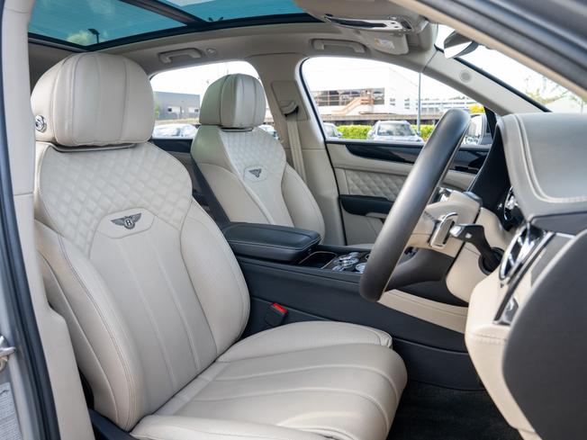 BENTLEY Bentayga Photo 22