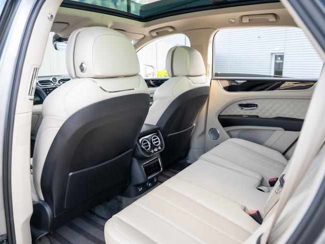 BENTLEY Bentayga Photo 26