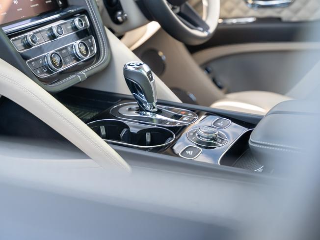 BENTLEY Bentayga Photo 30