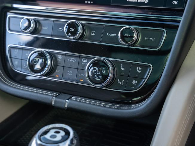 BENTLEY Bentayga Photo 32