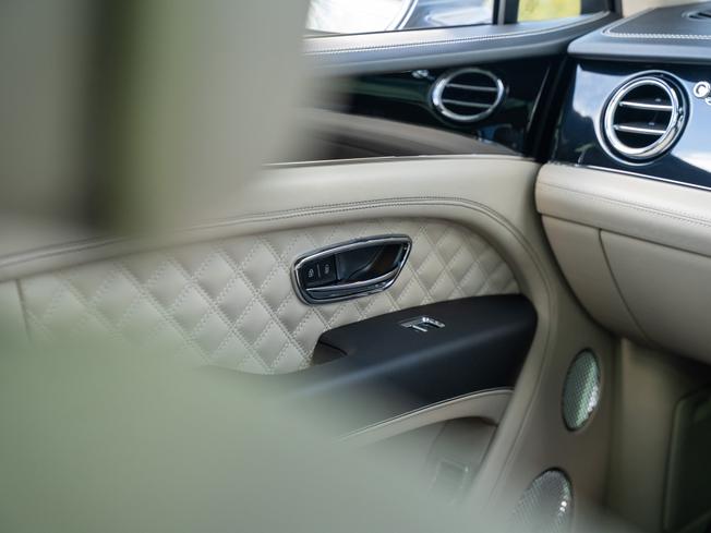 BENTLEY Bentayga Photo 39