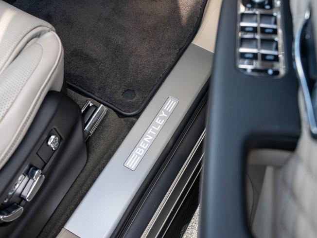 BENTLEY Bentayga Photo 40