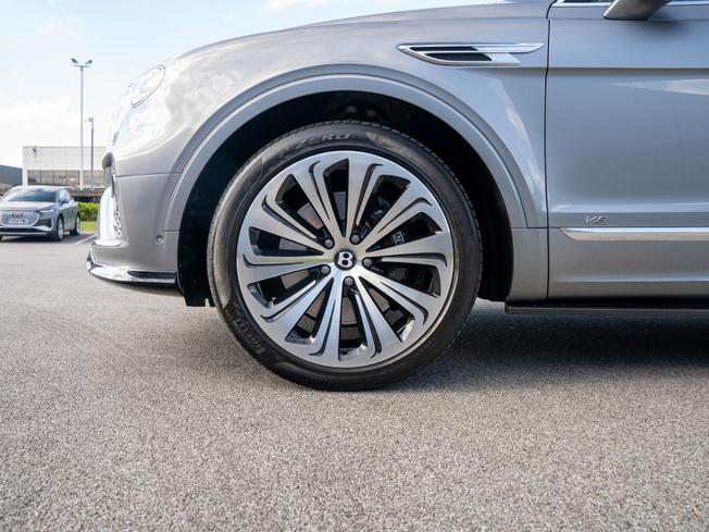 BENTLEY Bentayga Photo 6
