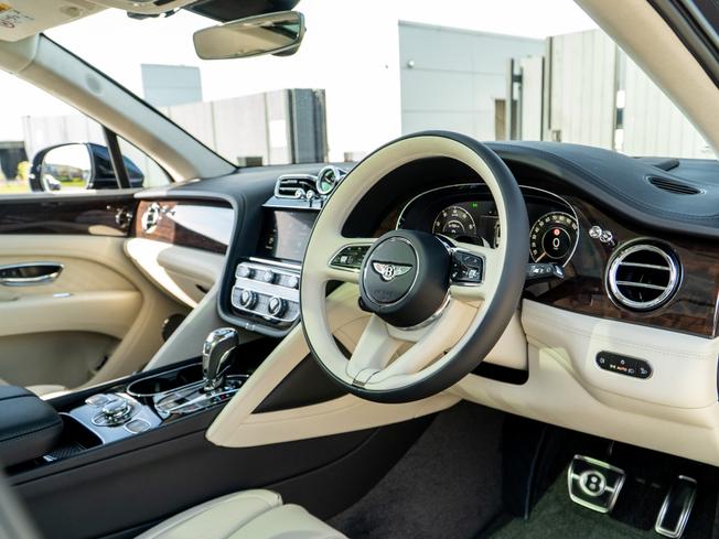 BENTLEY Bentayga Photo 11