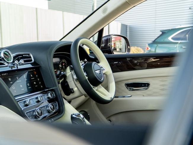 BENTLEY Bentayga Photo 12